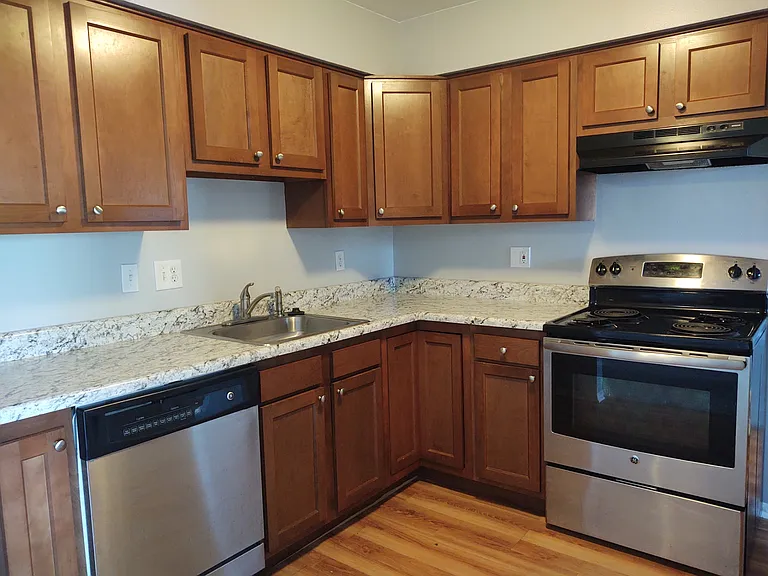KINGSGATE VILLAGE APARTMENTS — Photo 25