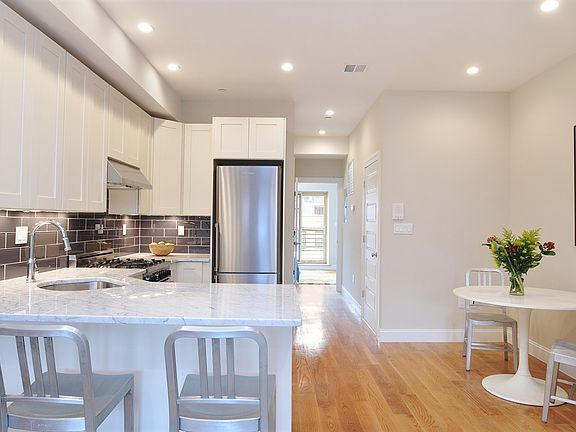 3rd image of 108 Pioneer St