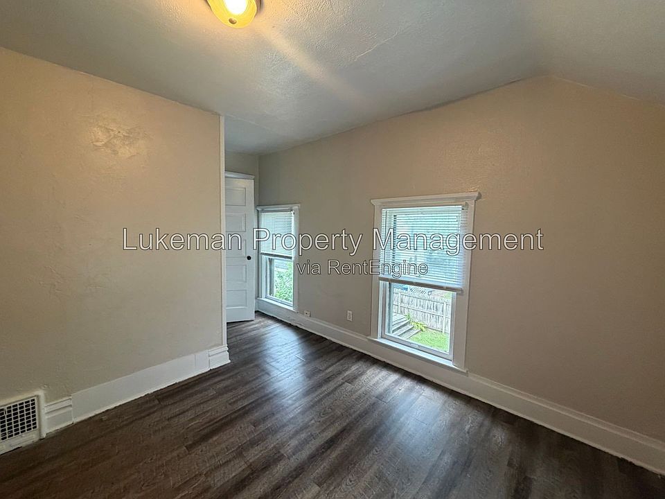 1st image of 909 Oak St #2