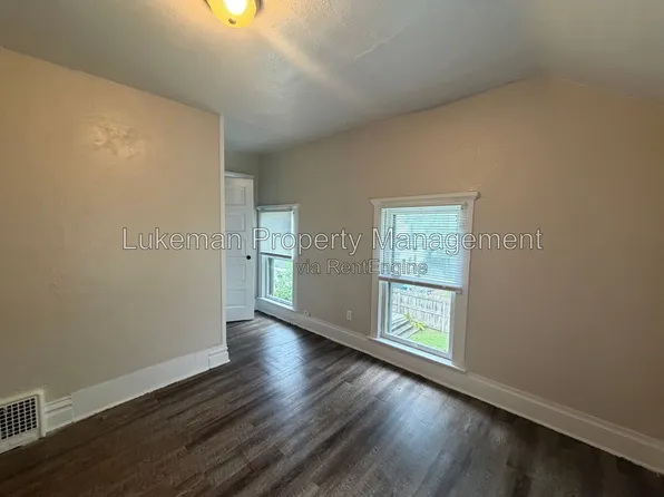 909 Oak St, Kalamazoo, MI 49008