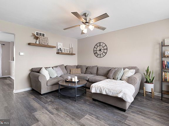 3rd image of 122 Vincent Cir