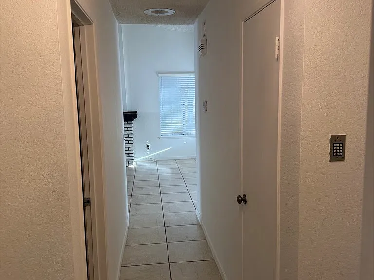 2211 S Walker Ave — Photo 14