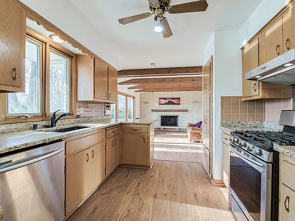 2nd image of 1084 S Main St