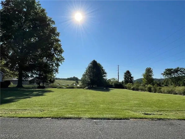 Hillandale Rd NE, New Philadelphia, OH 44663