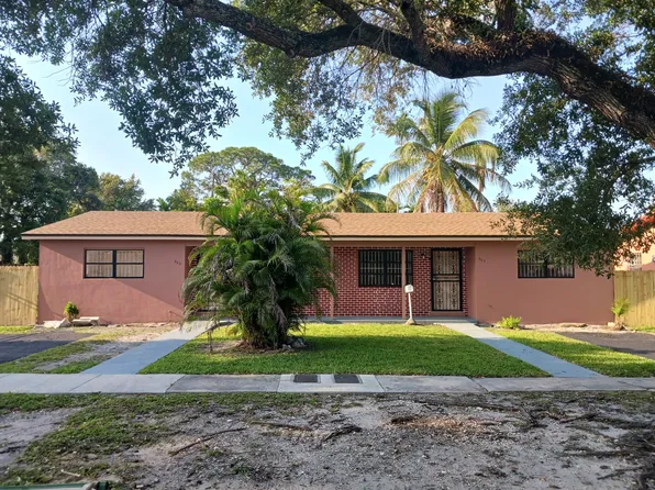 560 NE 143rd St, North Miami, FL 33161