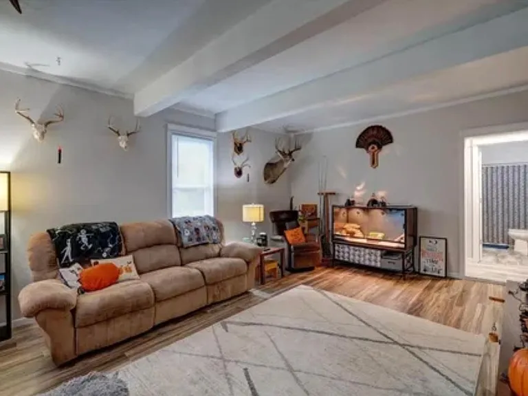 212 E Howard St #1 — Photo 2