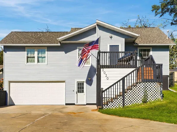 2030 Rainbow Dr, Waterloo, IA 50701
