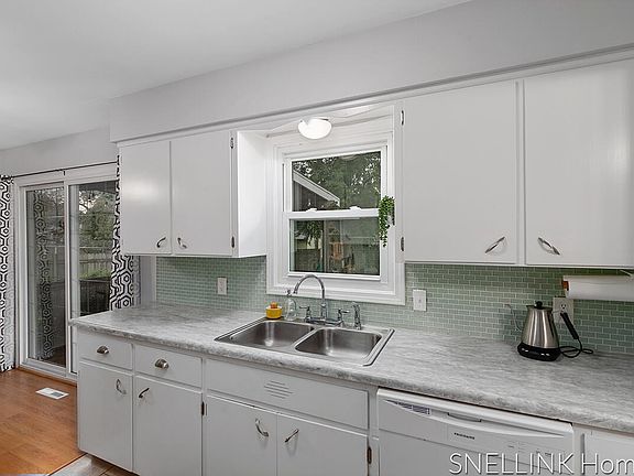 2nd image of 3073 Carmel Ave SW