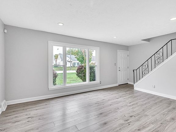 3rd image of 27191 Shirley Ave