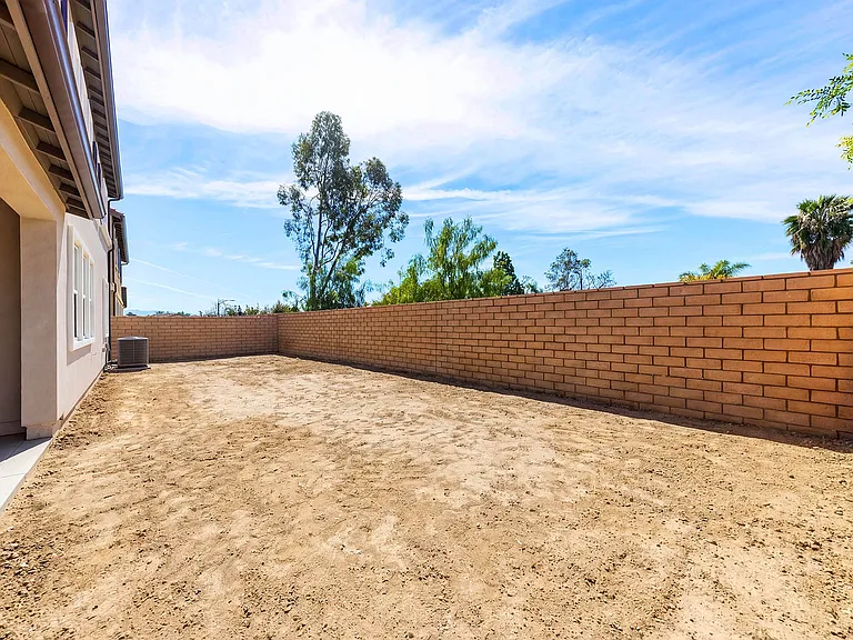 585 Patten Ave — Photo 36