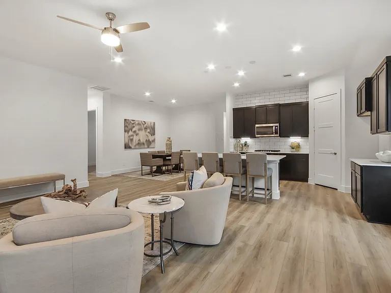 363 Springfield Terrace Dr — Photo 5