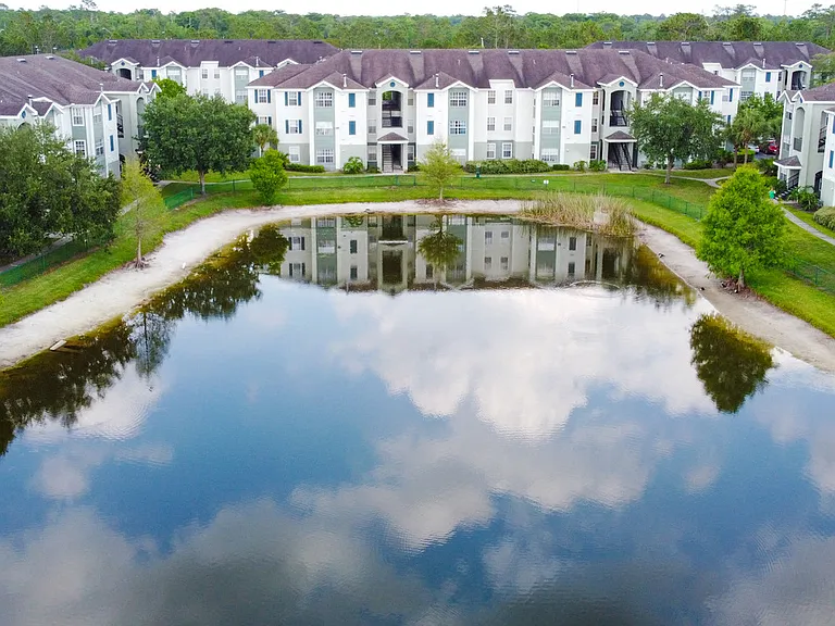 Waterford Pointe Apartments — Photo 6