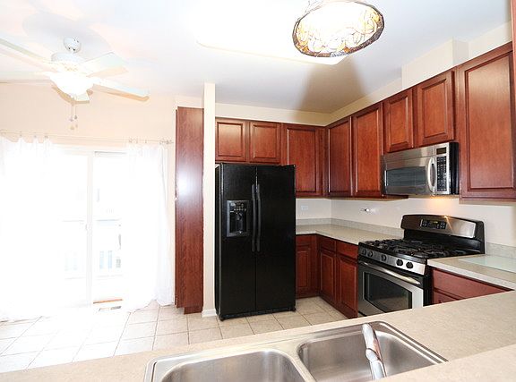 3rd image of 541 Cary Woods Cir #541
