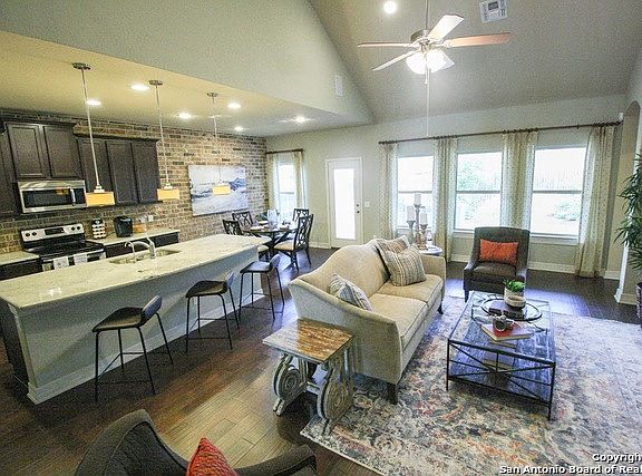 2nd image of 305 Saddle Vista