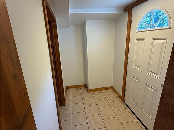3rd image of 31 Heights Rd