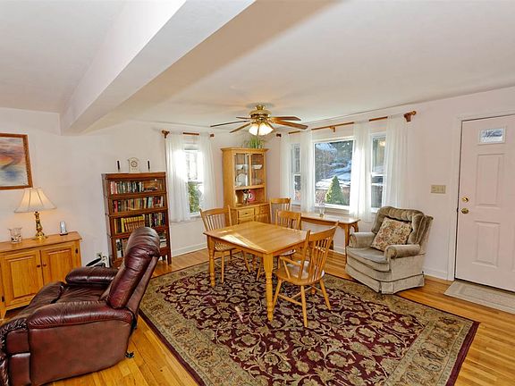2nd image of 21 Dresden Ct