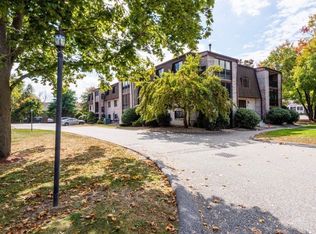 1 Greenbriar Dr APT 305, North Reading, MA 01864