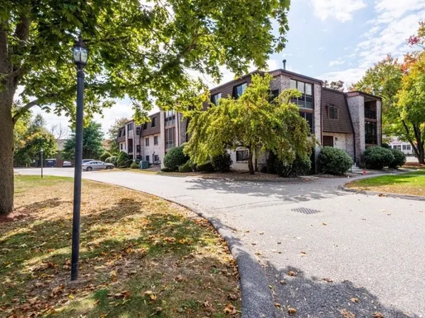 1 Greenbriar Dr APT 305, North Reading, MA 01864
