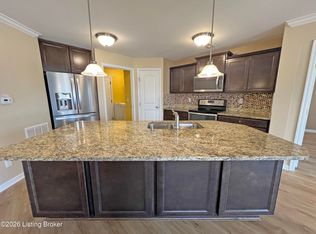 2619 Paragon Mill Dr, Burlington, KY 41005