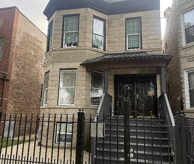 3430 N Keeler Ave — Photo 1
