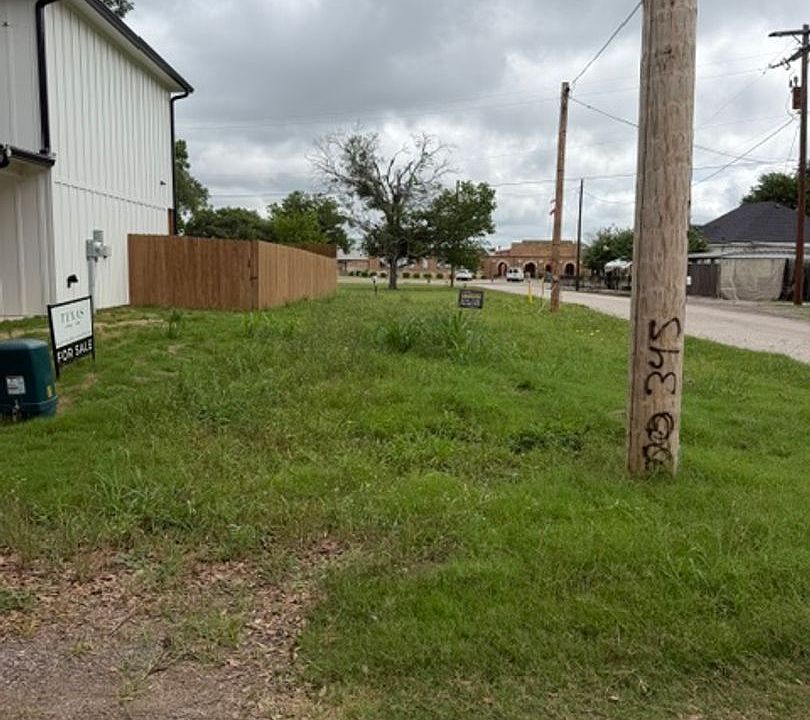 1st image of 301 Live Oak St