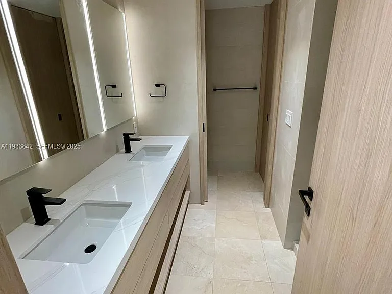 251 Crandon Blvd #1228 — Photo 5