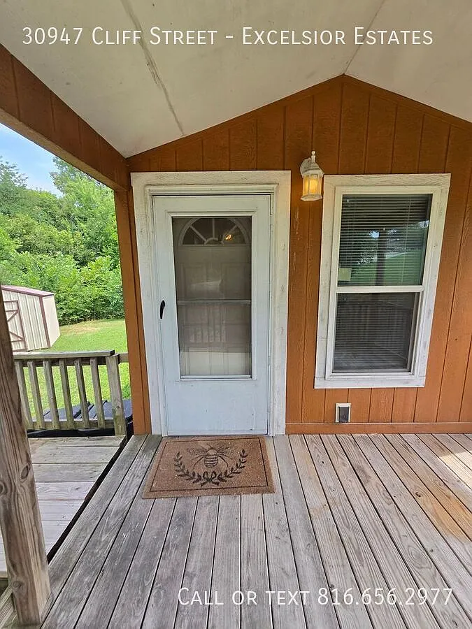Charming 1 Bed, 1 Bath Country Home in Lawson, MO - Quarter-Acre+ Lot — Photo 2