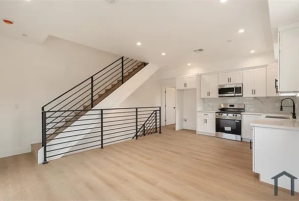 4 bed, $4,000 — Photo 3