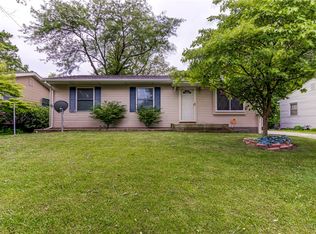 3911 N Cambridge Dr, Decatur, IL 62526