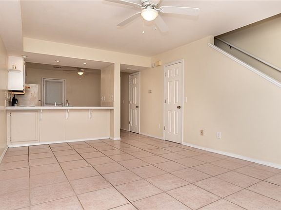 4th image of 821 SE Durham Pl