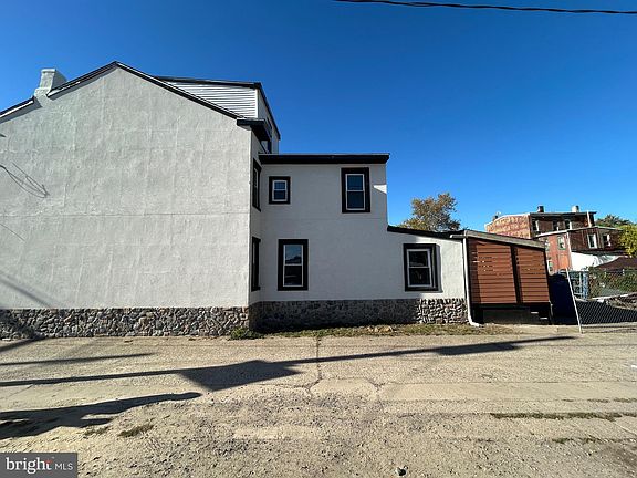 4th image of 114 Chambers St