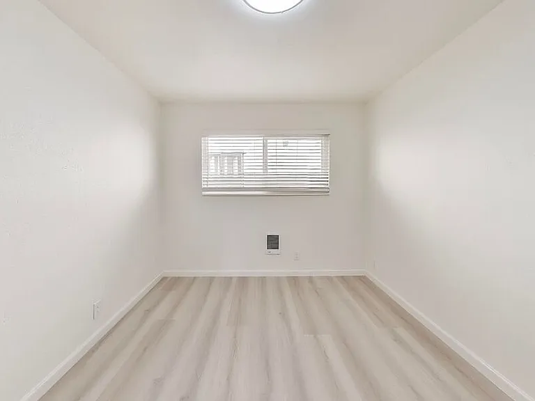 430 Vernon St #10 — Photo 7