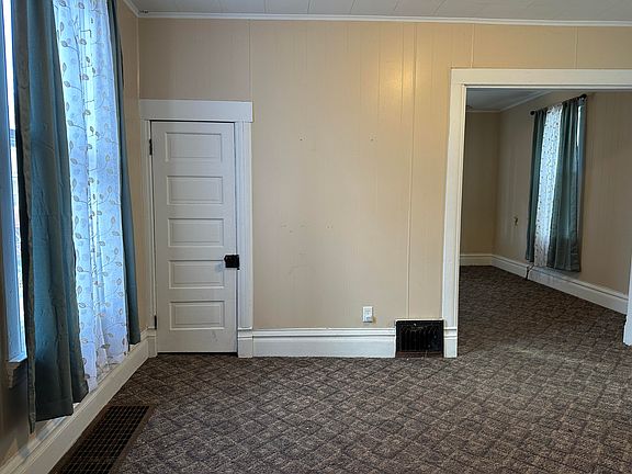 3rd image of 808 Brown St