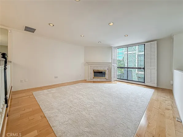 18100 Burbank Blvd Unit 24, Tarzana, CA 91356