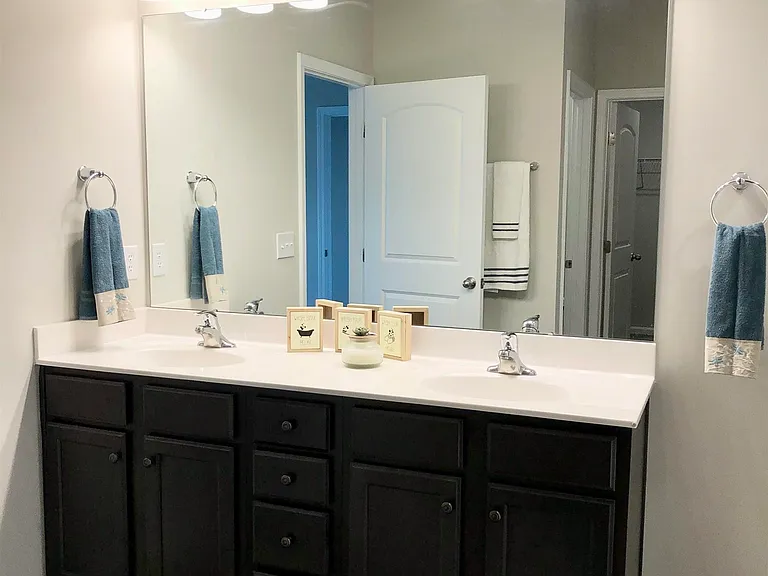 14604 London Ln — Photo 8