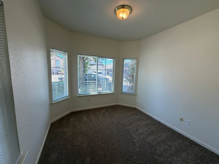 7565 Whitmore St — Photo 4