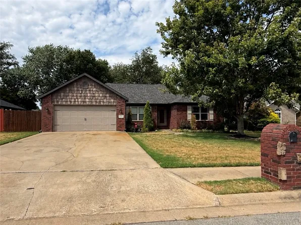 1818 Candy Apple St, Springdale, AR 72764