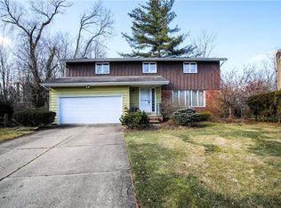 1394 S Lyn Cir, South Euclid, OH