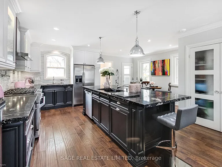 108 Beresford Ave — Photo 10