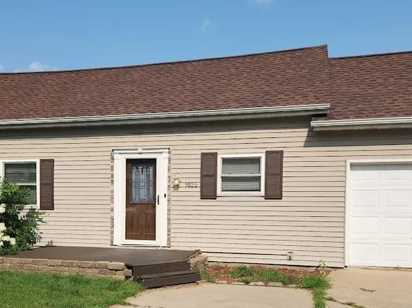 1025 Lakeview Ave, Windom, MN 56101