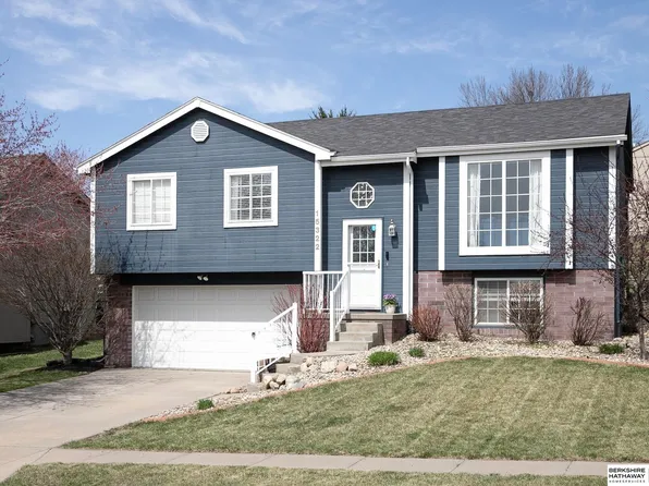 15322 Binney St, Omaha, NE 68116
