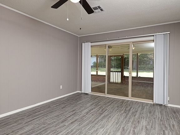 3rd image of 233 Bowling Green Dr