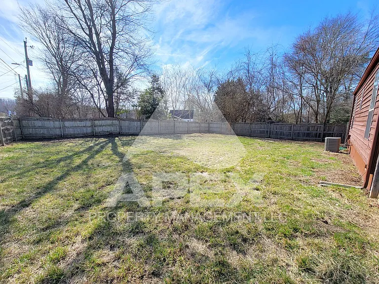 2028 Woodrow Dr — Photo 27