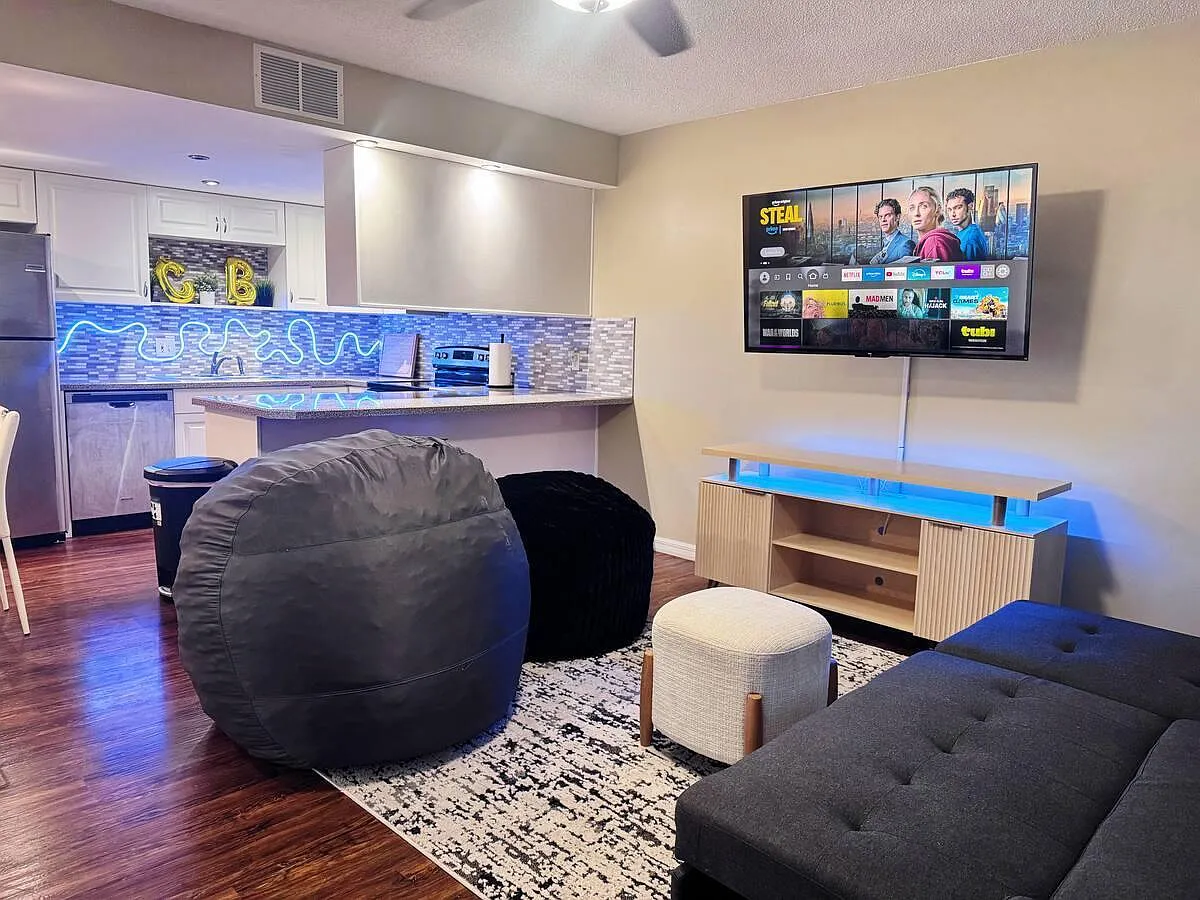 2 bed, 2.0 bath, 896 sqft, $2,100 — Photo 4