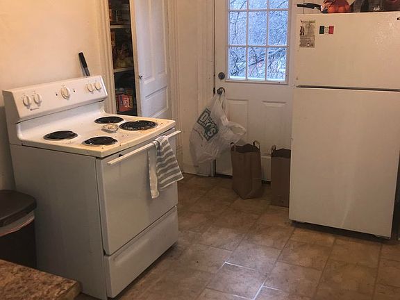 4th image of 27 Welsford St APT 1