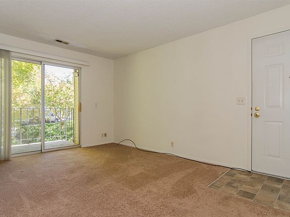 3rd image of 1096 E Quail Dr