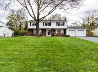 20 Willowview Dr, Penfield, NY 14526