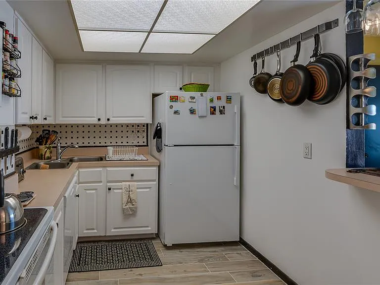 4900 Brittany Dr S #411 — Photo 19