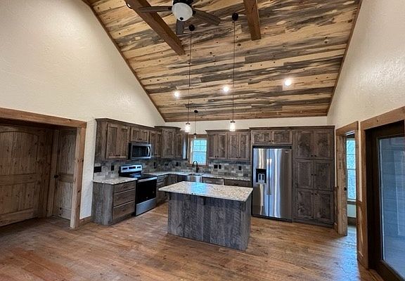 3rd image of 330 Lake Top Ln