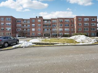 4 Putnam Hl #4F, Greenwich, CT 06830